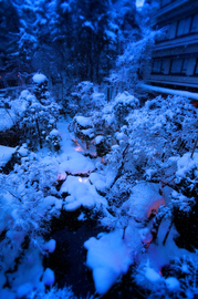 27月岡Hロビーから雪中庭★DSC03116s.jpg